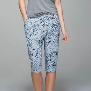 Lululemon Yogi Retreat harem cross front crop 10